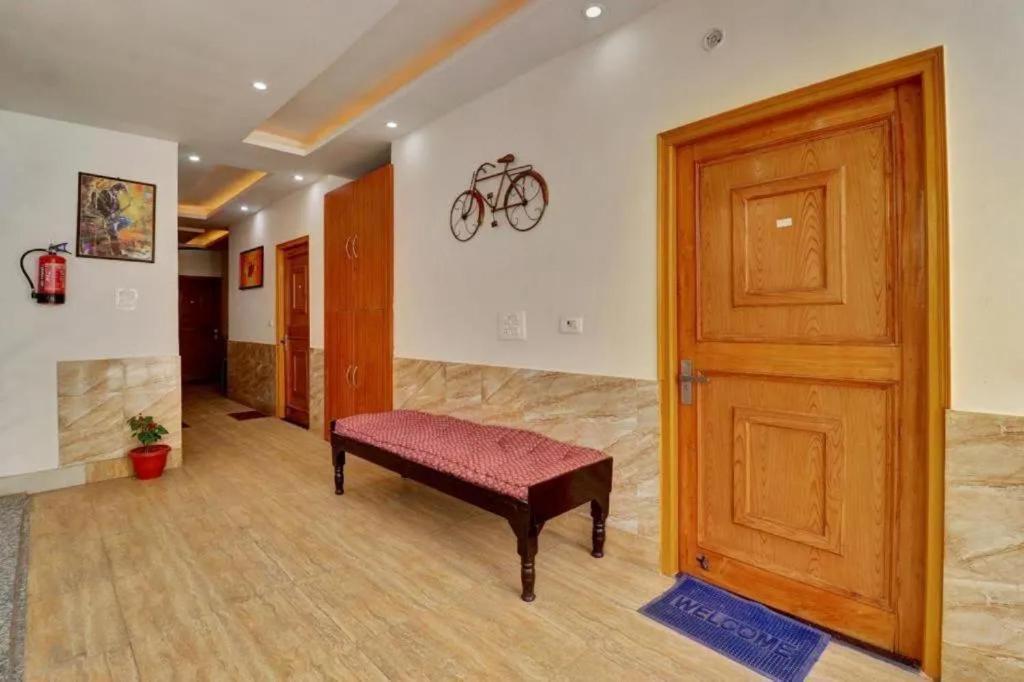 Shanti Hostel And Garden Cafe Rishikesh Exterior photo